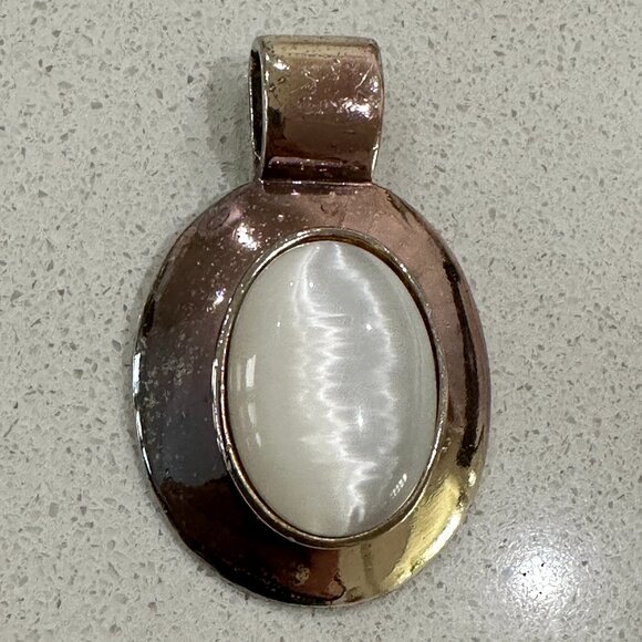 Vintage Cat's Eye Glass White Pendant - Picture 2 of 5